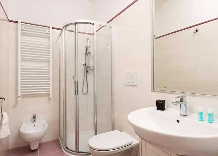 Idyllia - Spacious Bright Flat Rom